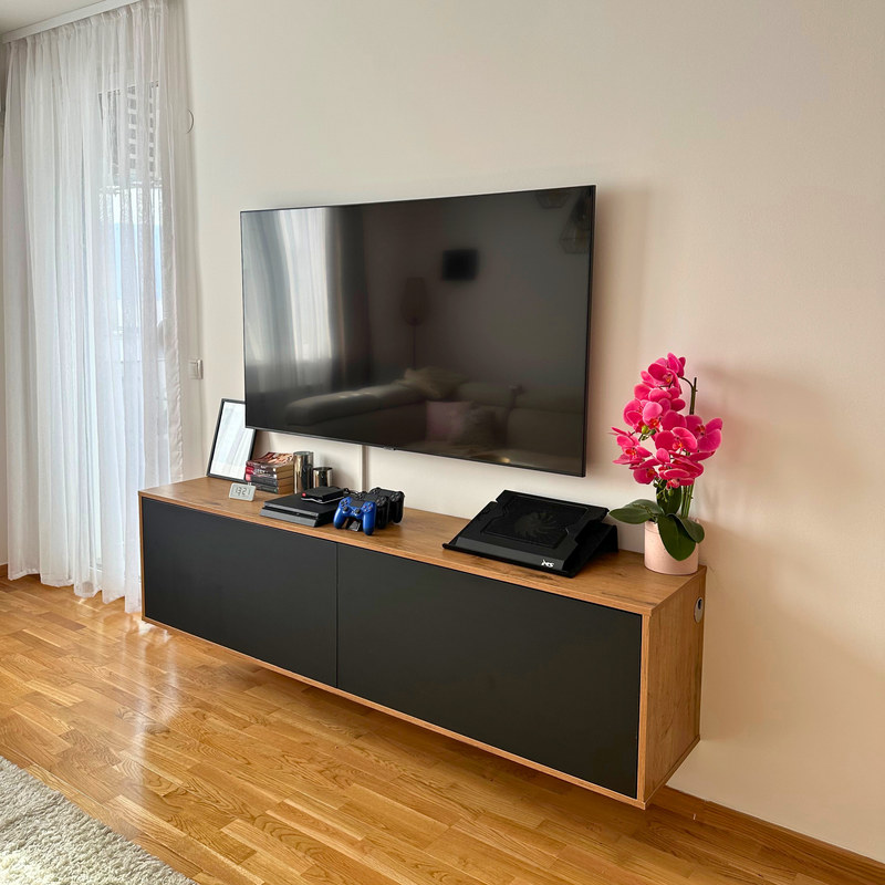 Apartman Hera - Spacious bedroom with modern furniture
